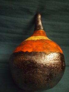 rzeźba ceramiczna kokon wazon